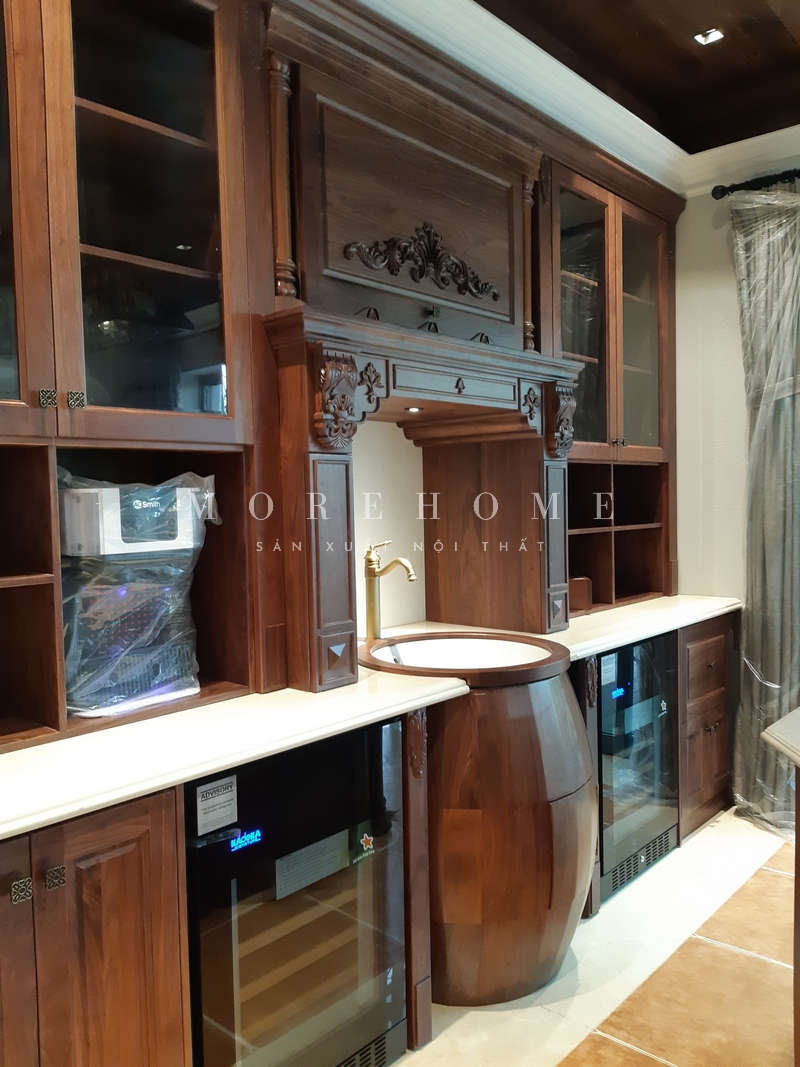 Việc thi công nội thất gỗ óc chó sang trọng, cao cấp với màu nâu đậm sẽ tạo ra một không gian tiện nghi và thẩm mỹ cao.